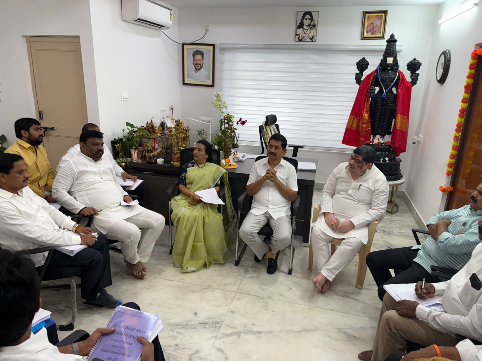 ponnam_aksharavelugu daily